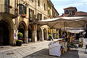 Biella - Piazza della Cisterna. Lato sud con l'antico municipio. 